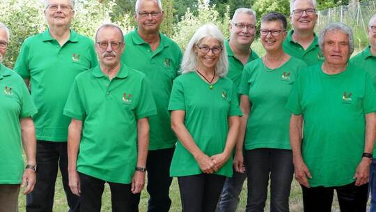 Der Vorstand des Ersinger Obst- und Gartenbauvereins um den Vorsitzenden Stephan Kaufmann (Vierter von rechts) freut sich auf di