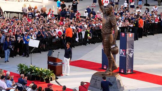 Bronzestatue für Ex-Quarterback Brady Bronzestatue für Ex-Quarterback Brady