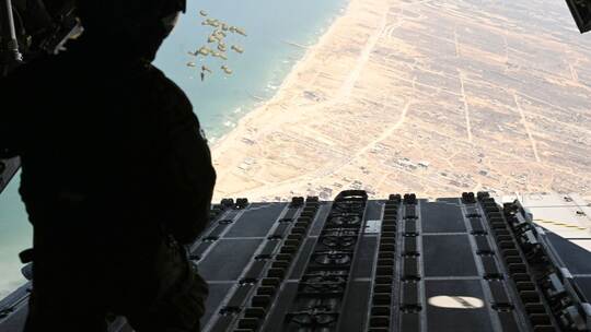 Bundeswehr setzt erneut Hilfsgüter über Gaza ab Bundeswehr setzt erneut Hilfsgüter über Gaza ab