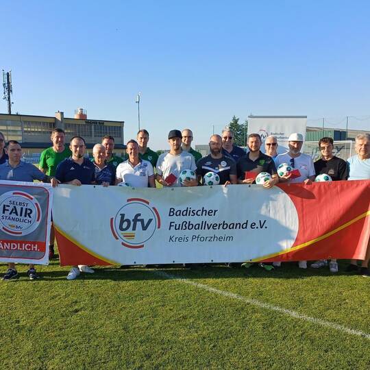 Die Fairplay-Sieger wurden mit einem neuen Spielball und einen Goldbarren (1 Gramm) im Wert von circa 100 Euro, gesponsert von d