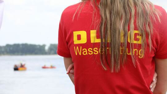 DLRG-Übung auf dem Rhein