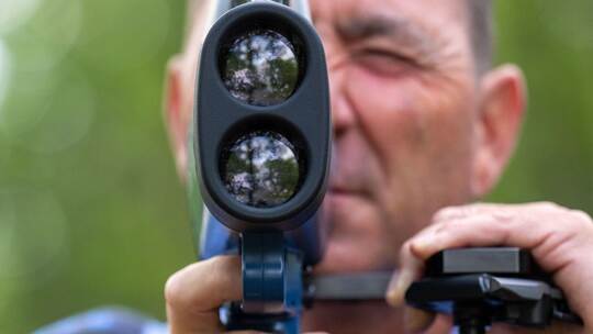 Viele fahren vor Schulen und Kindergärten zu schnell Viele fahren vor Schulen und Kindergärten zu schnell