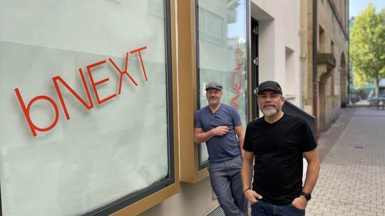 Erweitern um die Ecke ihren Aveda-Salon: Stephan Hochstein (links) und Andreas W. Klug werden im September unter den Namen „bNEX