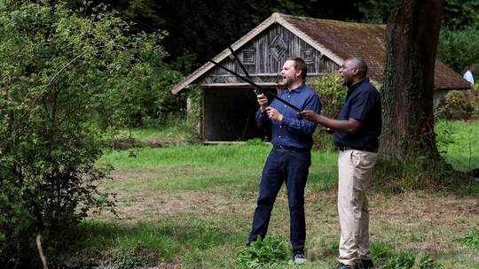 Vance zu Besuch in Großbritannien