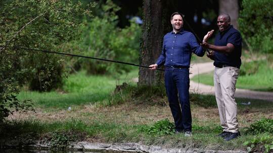 Vance zu Besuch in Großbritannien