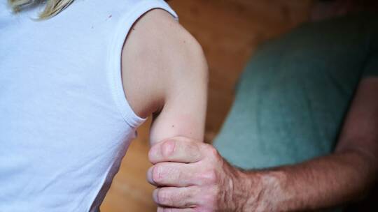 Ein Kind wurde aus einem Freizeitpark gelockt. Ein Kind wurde aus einem Freizeitpark gelockt.