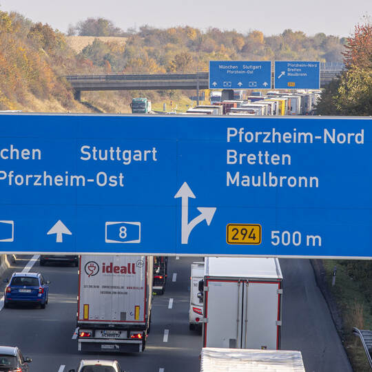Stau Bundesautobahn A8 Pforzheim Nord