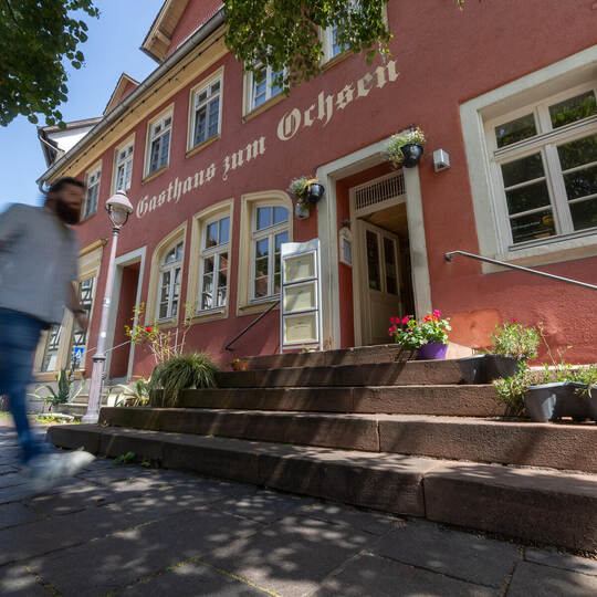Der „Rote Ochsen“ an der Neuenbürger Marktstraße ist eine Institution der gutbürgerlichen Küche. Roter Ochsen Neuenbürg