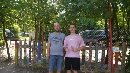 Freuen sich, dass das Ferienangebot gut angenommen wird: Diakon Alexander Jeck (links) und Michael Himbert, der als Helfer dabei