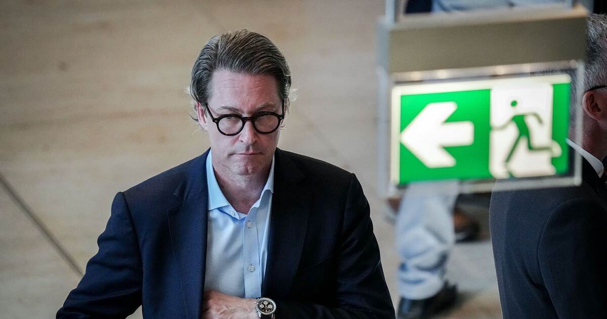 Ex-minister Scheuer charged after toll debacle