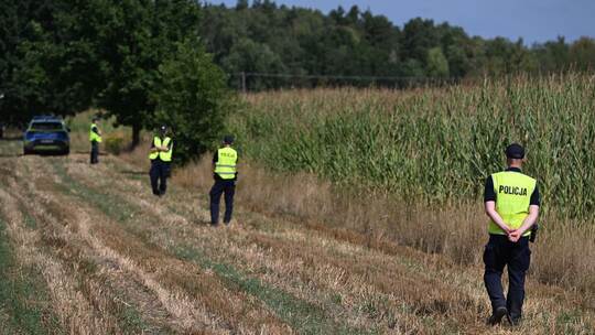 Unbekanntes Flugobjekt stürzt in Polen in Maisfeld