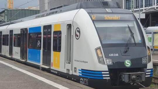 In Mühlacker wäre ein weiterer Bahnsteig für solche S-Bahnen aus und nach Stuttgart notwendig, schreibt die CDU in ihrer Mitteil