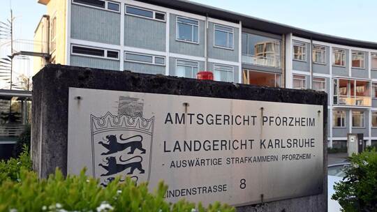 10.04.2025, Baden-Württemberg, Pforzheim: Aussenaufnahme des Amtsgericht Pforzheim. In diesem wird in einem Prozess um einen töd