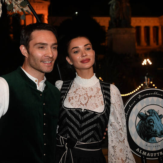 Ed Westwick und Amy Jackson