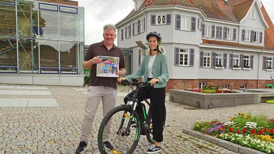 Freuen sich über den Zuspruch beim Stadtradeln: Ulrich Döbereiner und Selina Schneller. Gemeinde/Stocker