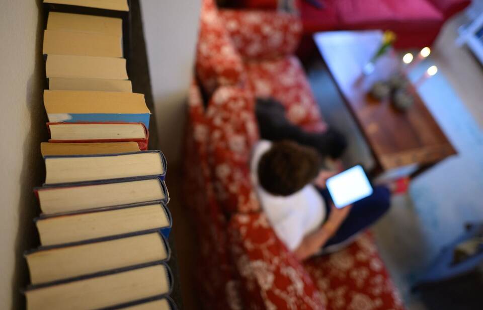 Illustration - Bücher lesen Illustration - Bücher lesen