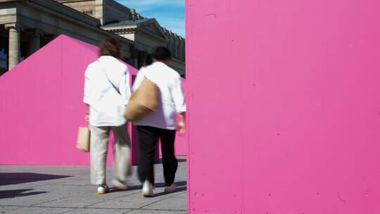 Pinke Häuser auf dem Königsplatz