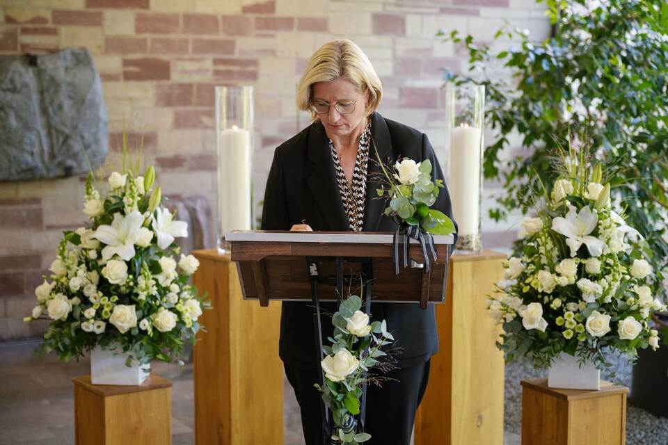 Kondolenzbuch für getöteten Polizisten in der Staatskanzlei Kondolenzbuch für getöteten Polizisten in der Staatskanzlei