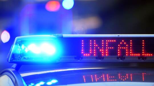 Polizei sichert Unfallstelle Polizei sichert Unfallstelle