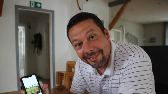 Tanzlehrer Andreas Weizenhöfer hat sich bei den „Tagesmüttern Enztal“ weiterbilden lassen. Foto: Wewoda
