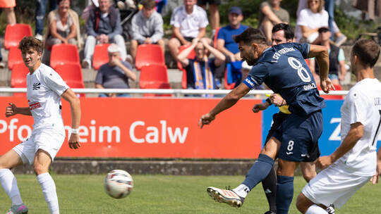 Die Durchsetzungskraft von CfR-Kapitän Denis Gudzevic (hier beim Schuss im Spiel gegen Villingen) und seines Teams ist in Neckar