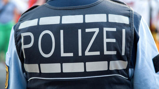 Ein Mann hatte Polizisten übel beschimpft, beleidigt, körperlich angegriffen und verletzt. Symbolfoto: VRD - stock.adobe.com
