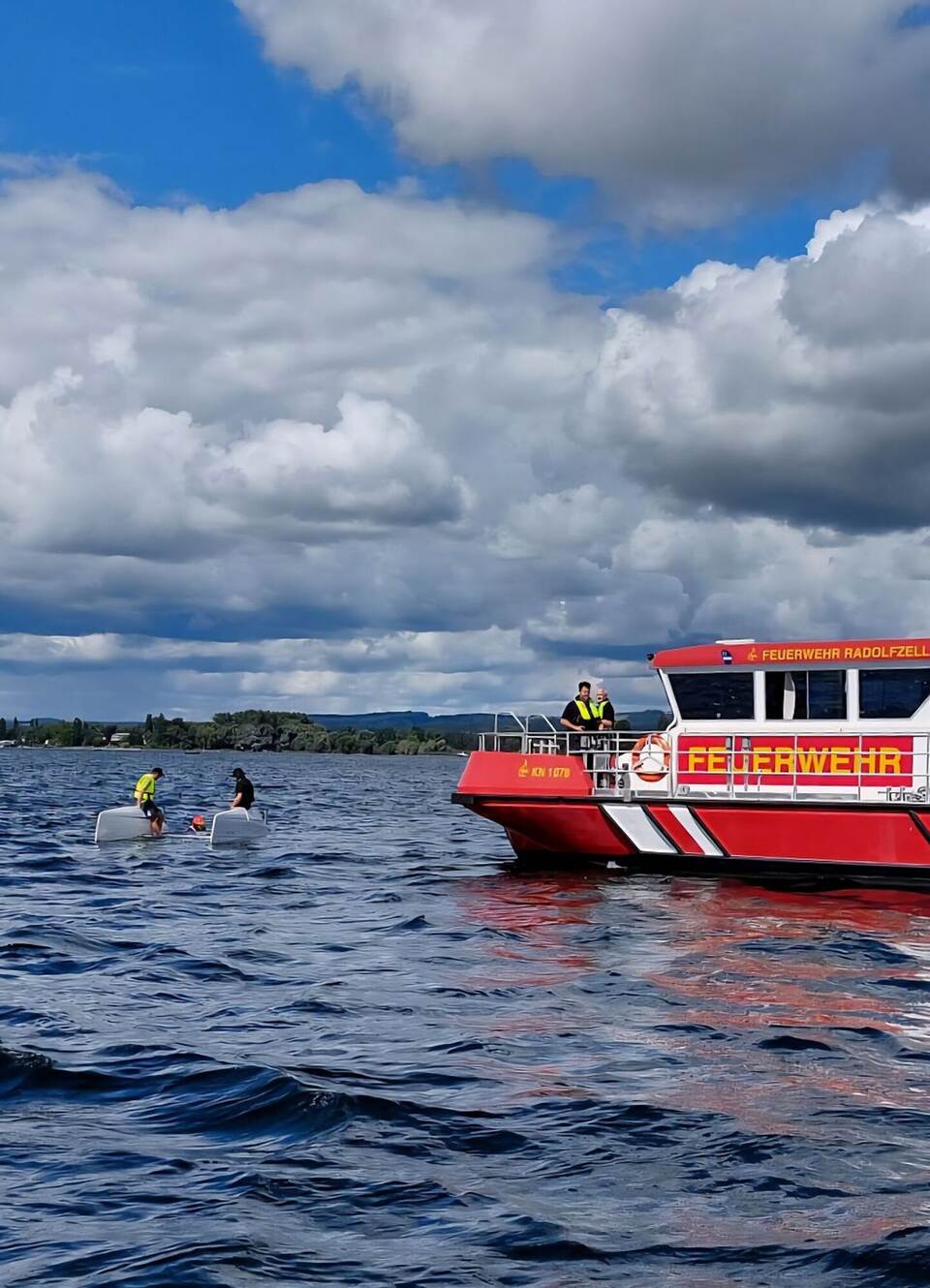 Katamaran kentert auf Bodensee Katamaran kentert auf Bodensee
