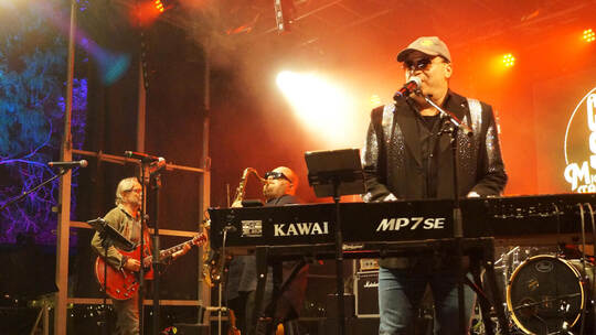 Motor und Herz des Clan die Suoni sind die Brüder Leonardo (Sax) und Michele Tancredi (E-Piano und Gesang).