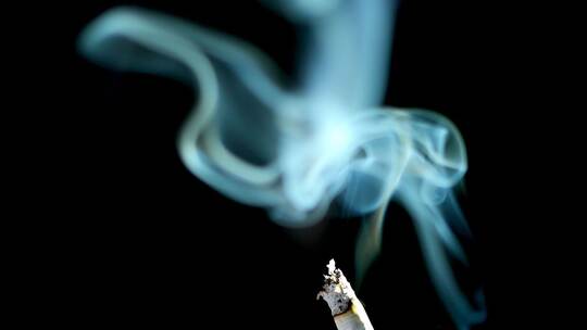 Zigarette und Zigarettenrauch