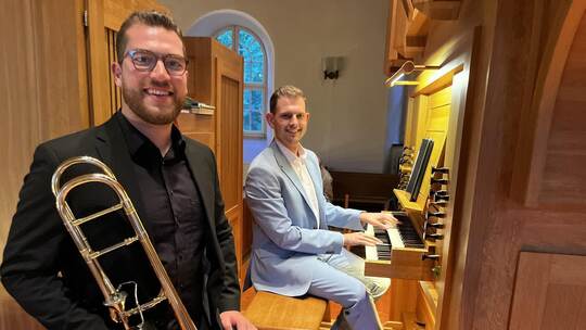 Anselm Schmieg (Posaune) und Organist Vincent Knüppe spielten festliche Werke aus 500 Jahren Musikgeschichte. Steffen Reinhold