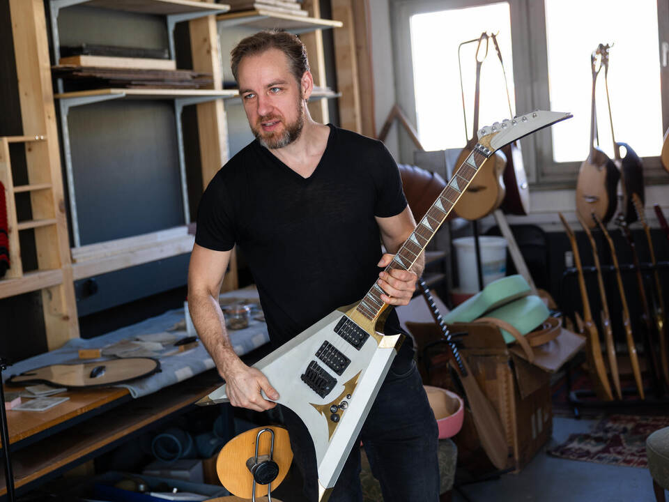 Gitarrenbauer Jakob Frank Dillweißenstein