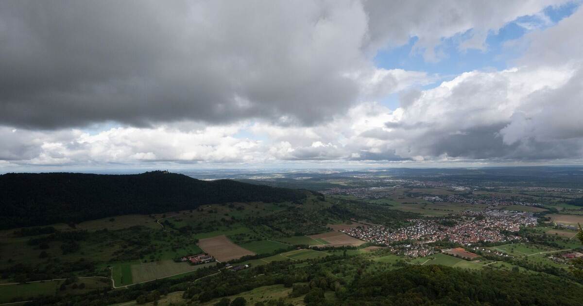 Cloudy, warm, changeable - | and a hint of autumn