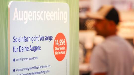 Drogeriemarktkette dm bietet Gesundheitsdienstleistungen an. Drogeriemarktkette dm bietet Gesundheitsdienstleistungen an.