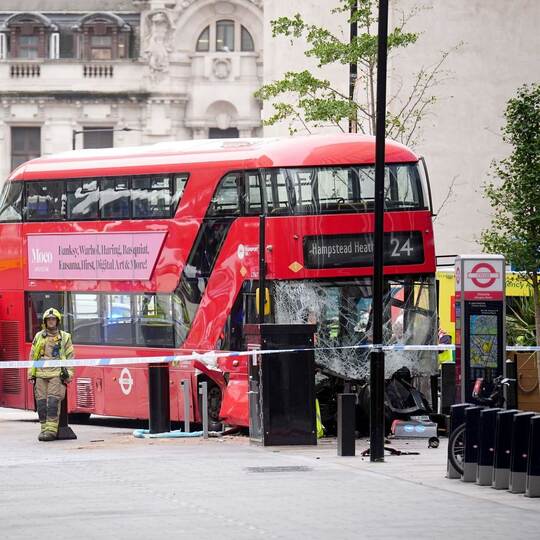 Busunglück am Bahnhof Victoria in London