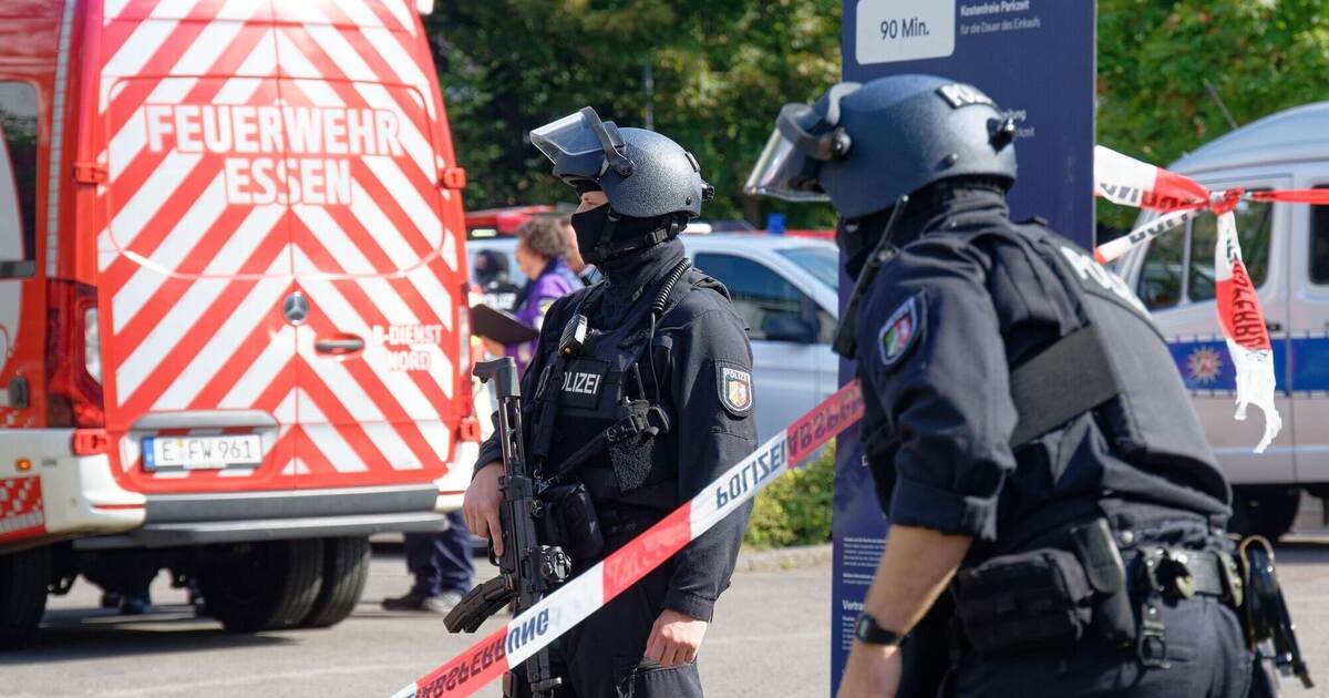 Messerangriff an Schule: Lehrerin verletzt - Schüler gefasst