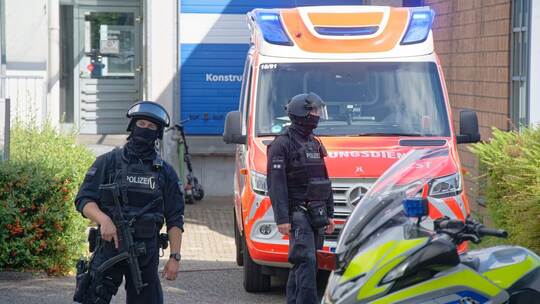 Polizeieinsatz an Berufskolleg in Essen - Lehrkraft verletzt Polizeieinsatz an Berufskolleg in Essen - Lehrkraft verletzt