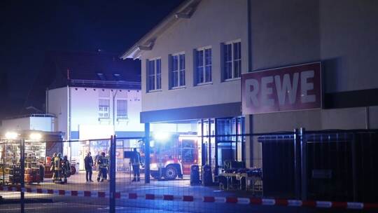 Zwei Schwerverletzte bei Einsturz von Supermarktdach Zwei Schwerverletzte bei Einsturz von Supermarktdach