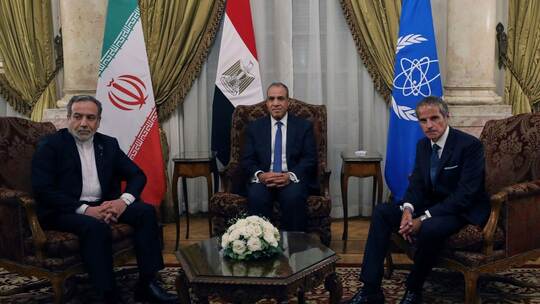 Irans Außenminister und IAEA-Chef führen Gespräche in Kairo Irans Außenminister und IAEA-Chef führen Gespräche in Kairo