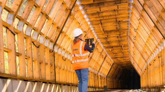 Um Fledermäuse zu schützen, wurde erstmals eine Tunnel-in-Tunnel-Lösung gebaut eingesetzt. Das ist in Deutschland bisher beispie