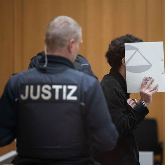Fortsetzung Staatsschutzverfahren wegen Messerangriff .