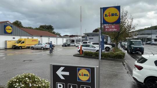 Der Lidl zieht innerhalb der Mühlacker Industriestraße um – auf das Gelände des toom-Baumarkts. So kann sich das Autozentrum Dob