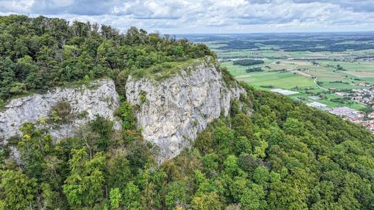 Mann überlebt 60-Meter-Felsensturz am Rosenstein