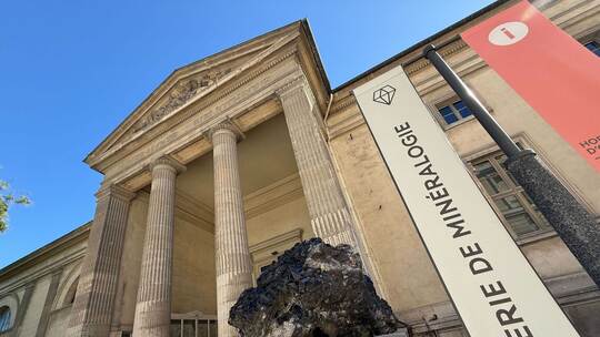 Seltene Goldnuggets im Naturkundemuseum in Paris gestohlen