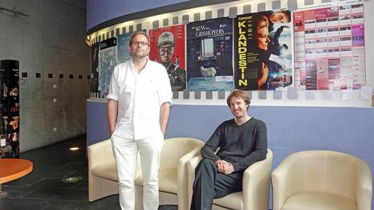 Tim Moeck (links) und Philip Lawall teilen sich die Theaterleitung im Kommunalen Kino.
