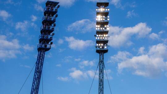Flutlichtmasten im Ostseestadion Flutlichtmasten im Ostseestadion