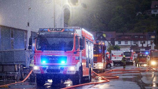 Brand auf dem Gelände eines Recyclinghofes, Kanalstraße