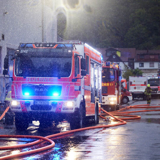 Brand auf dem Gelände eines Recyclinghofes, Kanalstraße