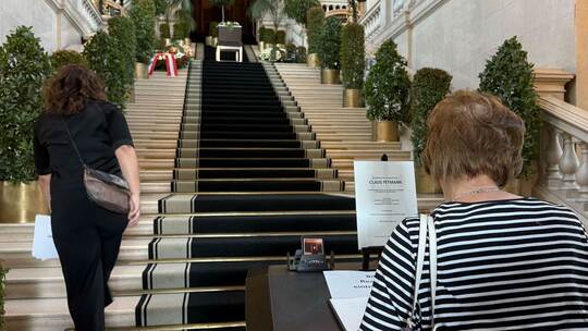 Abschied von Burgtheaterdirektor Peymann in Wien