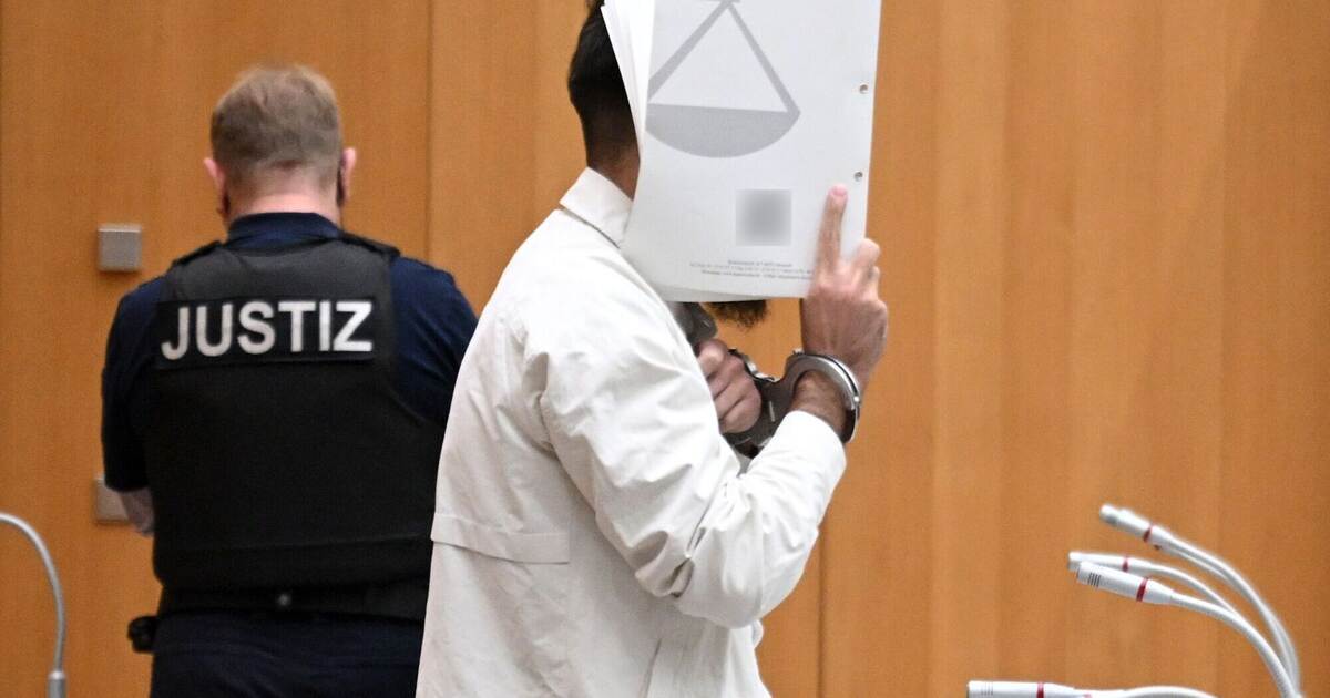 Life imprisonment after knife murder of police officer legally binding