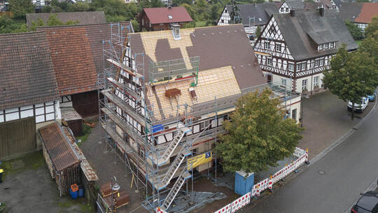 Die Renovierung der Alten Schmiede in Öschelbronn geht man zügig an. 2026 stehen der Außenputz und Malerarbeiten an. Alte Schmiede